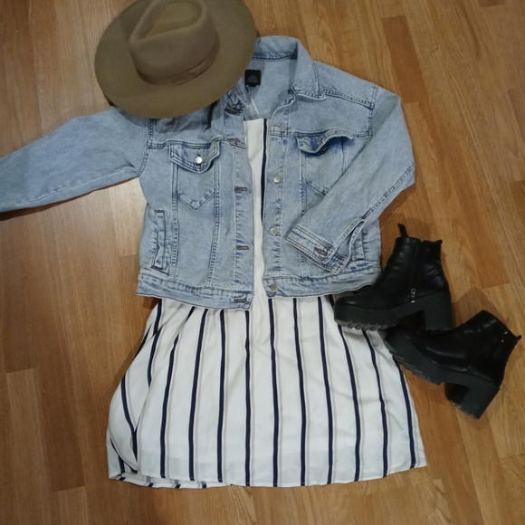 Striped Shift Dress - Picture 3 of 4